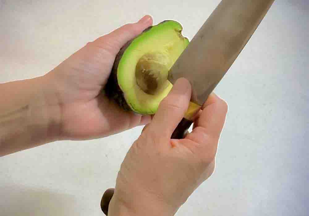 avocado-shuto_avocado-peeling